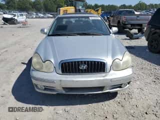 2002 Hyundai Sonata GLS z VIN KMHWF35H62A595535, wystawiony jako Copart lot #68126284 z przebiegiem 245 493 mil mil oraz Czysty tytuł • Clean title. Historia ofert i sprzedaży dostępna na DreamBid. Obrazek 5.