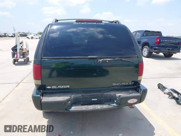 2002 Chevrolet Blazer LS с VIN 1GNCS13W82K110029, выставлен на аукционе IAAI как лот 42416817 с пробегом 268 146 миль миль и . История ставок и продаж доступна на DreamBid. Изображение 17.