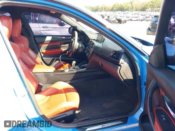 2015 BMW M3 с VIN WBS3C9C54FP805282, выставлен на аукционе IAAI как лот 43196823 с пробегом 137 127 миль миль и . История ставок и продаж доступна на DreamBid. Изображение 5.