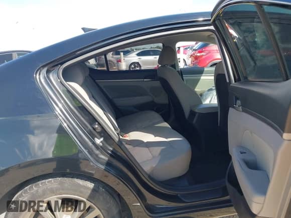 2018 Hyundai Elantra SEL с VIN 5NPD84LFXJH304037, выставлен на аукционе IAAI как лот 43312618 с пробегом 120 143 миль миль и . История ставок и продаж доступна на DreamBid. Изображение 8.