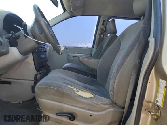 2006 Dodge Caravan SE with VIN 1D4GP25R06B737583, listed as a Copart auction lot 67470305 with 151,296 mi miles and Salvage title. Bid and sale history available at DreamBid. Image 7.