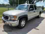 2004 GMC Sierra 1500 SLT z VIN 2GTEK19T341227163, wystawiony jako Copart lot #80357835 z przebiegiem 211 858 mil mil oraz Czysty tytuł • Clean title. Historia ofert i sprzedaży dostępna na DreamBid. Obrazek 2.
