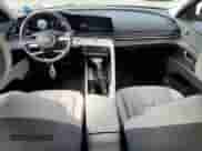 2025 Hyundai Elantra Limited z VIN KMHLP4DG0SU890921, wystawiony jako Copart lot #84968485 z przebiegiem 17 571 mil mil oraz Szkoda całkowita • Salvage title. Historia ofert i sprzedaży dostępna na DreamBid. Obrazek 8.