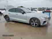 2024 Volvo S60 Plus Dark Theme z VIN 7JRL12FL5RG280544, wystawiony jako Copart lot #59343435 z przebiegiem 44 809 mil mil oraz Szkoda całkowita • Salvage title. Historia ofert i sprzedaży dostępna na DreamBid. Obrazek 4.