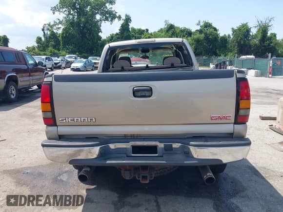 2004 GMC Sierra 1500 SLE with VIN 2GTEK19T641320369, listed as a IAAI auction lot 42674131 with 180,220 mi miles and . Bid and sale history available at DreamBid. Image 16.