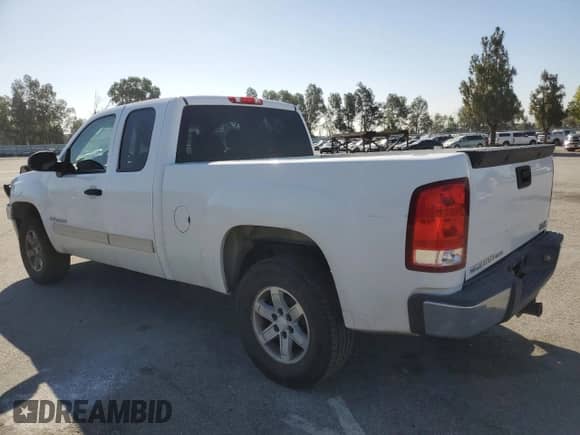 2007 GMC Sierra 1500 SLE1 with VIN 1GTEC19C87Z570530, listed as a Copart auction lot 60296765 with 215,143 mi miles and Salvage title. Bid and sale history available at DreamBid. Image 2.