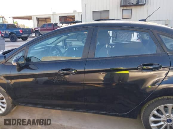 2014 Ford Fiesta SE с VIN 3FADP4BJ0EM132812, выставлен на аукционе IAAI как лот 43125552 с пробегом 54 138 миль миль и . История ставок и продаж доступна на DreamBid. Изображение 15.