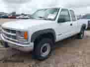 1998 Chevrolet Silverado 2500 с VIN 1GCGK29R2WE162374, выставлен на аукционе IAAI как лот 42096683 с пробегом 104 600 миль миль и . История ставок и продаж доступна на DreamBid. Изображение 2.