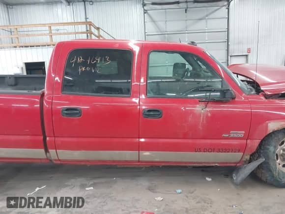 2004 Chevrolet Silverado 3500 SRW z VIN 1GCHK33294F234247, wystawiony jako IAAI lot #41246913 z przebiegiem 272 596 mil mil oraz . Historia ofert i sprzedaży dostępna na DreamBid. Obrazek 14.
