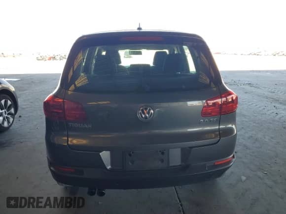 2014 Volkswagen Tiguan S z VIN WVGAV3AX8EW556155, wystawiony jako Copart lot #67572205 z przebiegiem 151 963 mil mil oraz Szkoda całkowita • Salvage title. Historia ofert i sprzedaży dostępna na DreamBid. Obrazek 6.