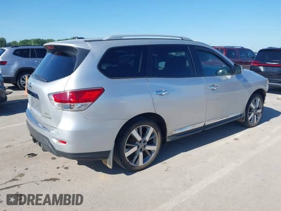 2015 Nissan Pathfinder Platinum with VIN 5N1AR2MMXFC613832, listed as a IAAI auction lot 42628734 with 182,941 mi miles and . Bid and sale history available at DreamBid. Image 4.
