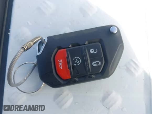 2025 Jeep Wrangler Sahara с VIN 1C4PJXENXSW527925, выставлен на аукционе IAAI как лот 41818650 с пробегом 5 478 миль миль и . История ставок и продаж доступна на DreamBid. Изображение 11.