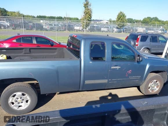 2011 Chevrolet Silverado 1500 LT с VIN 1GCRKSE05BZ419563, выставлен на аукционе IAAI как лот 43073322 с пробегом 141 301 миль миль и . История ставок и продаж доступна на DreamBid. Изображение 13.
