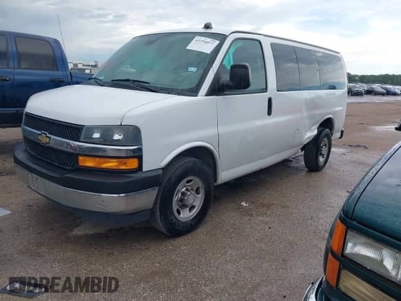 2019 Chevrolet Express Passenger LT с VIN 1GAZGMFP1K1301218, выставлен на аукционе IAAI как лот 43294077 с пробегом 95 390 миль миль и . История ставок и продаж доступна на DreamBid. Изображение 17.