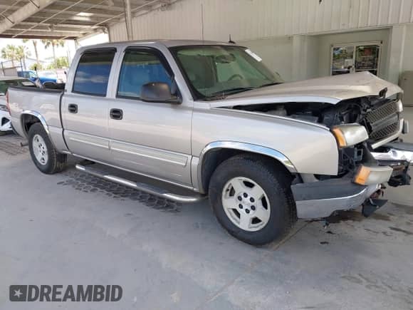 2005 Chevrolet Silverado 1500 LS z VIN 2GCEC13T551113785, wystawiony jako IAAI lot #42156343 z przebiegiem 125 581 mil mil oraz . Historia ofert i sprzedaży dostępna na DreamBid. Obrazek 1.