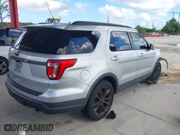 2018 Ford Explorer XLT with VIN 1FM5K7D88JGC63768, listed as a IAAI auction lot 43330014 with 97,045 mi miles and . Bid and sale history available at DreamBid. Image 4.