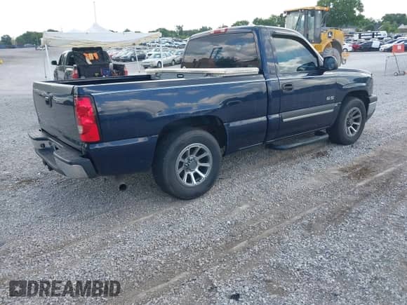 2005 Chevrolet Silverado 1500 Work Truck with VIN 1GCEC14X55Z194229, listed as a IAAI auction lot 42685614 with 213,723 mi miles and . Bid and sale history available at DreamBid. Image 4.