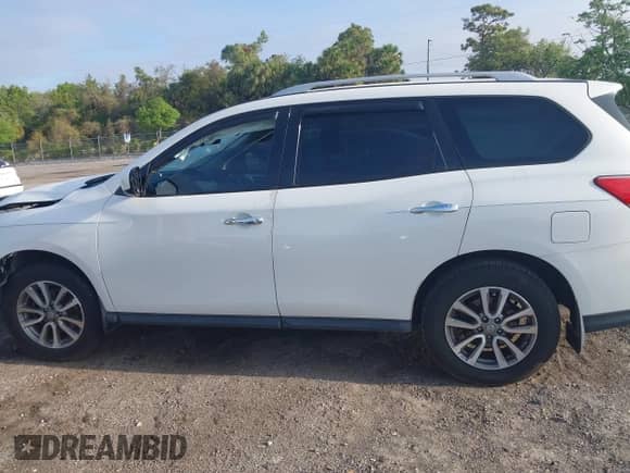 2013 Nissan Pathfinder SV with VIN 5N1AR2MN3DC671772, listed as a IAAI auction lot 41918880 with 116,182 mi miles and . Bid and sale history available at DreamBid. Image 15.