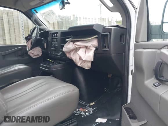 2020 Chevrolet Express Cargo с VIN 1GCWGBFP0L1138206, выставлен на аукционе IAAI как лот 41773760 с пробегом 94 272 миль миль и . История ставок и продаж доступна на DreamBid. Изображение 5.