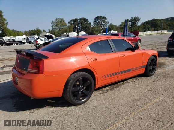 2008 Dodge Charger R/T z VIN 2B3LA53H68H202701, wystawiony jako Copart lot #84745695 z przebiegiem 124 130 mil mil oraz Szkoda całkowita • Salvage title. Historia ofert i sprzedaży dostępna na DreamBid. Obrazek 3.