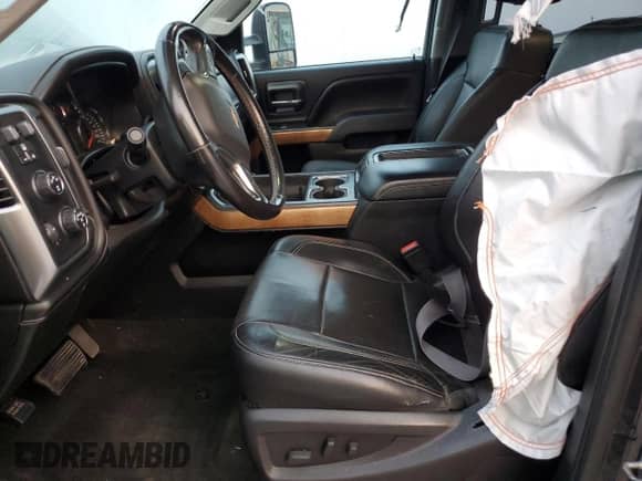 2015 Chevrolet Silverado 3500HD LTZ z VIN 1GC4K0E85FF172363, wystawiony jako Copart lot #63818154 z przebiegiem 192 469 mil mil oraz Szkoda całkowita • Salvage title. Historia ofert i sprzedaży dostępna na DreamBid. Obrazek 7.