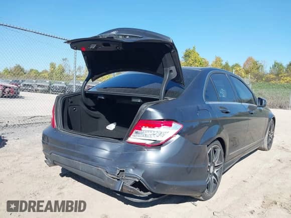 2014 Mercedes-Benz C 250 Sport z VIN WDDGF4HB2EG230394, wystawiony jako IAAI lot #43367403 z przebiegiem 97 860 mil mil oraz . Historia ofert i sprzedaży dostępna na DreamBid. Obrazek 6.