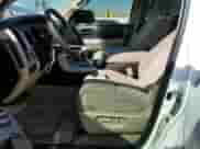 2007 Toyota Tundra SR5 z VIN 5TFBV54167X027182, wystawiony jako Copart lot #89721585 z przebiegiem 166 764 mil mil oraz Szkoda całkowita • Salvage title. Historia ofert i sprzedaży dostępna na DreamBid. Obrazek 7.