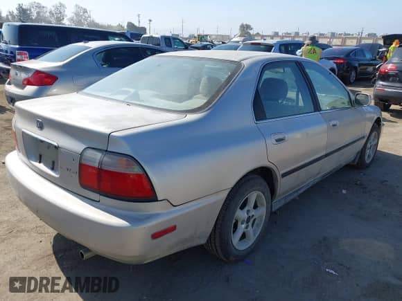 1996 Honda Accord LX with VIN 1HGCD5634TA005606, listed as a IAAI auction lot 42703452 with 218,522 mi miles and . Bid and sale history available at DreamBid. Image 4.