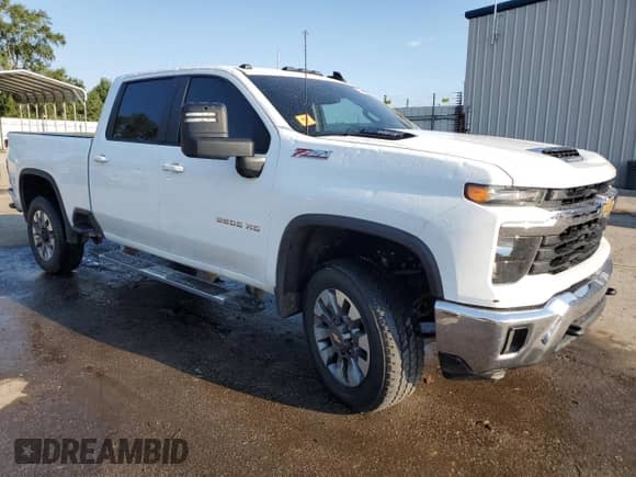 2024 Chevrolet Silverado 2500HD LT with VIN 2GC4YNEY8R1212670, listed as a Copart auction lot 80439575 with 80,662 mi miles and Salvage title. Bid and sale history available at DreamBid. Image 4.