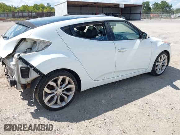 2013 Hyundai Veloster w/Black Int z VIN KMHTC6AD3DU178911, wystawiony jako IAAI lot #42951388 z przebiegiem 106 366 mil mil oraz . Historia ofert i sprzedaży dostępna na DreamBid. Obrazek 4.