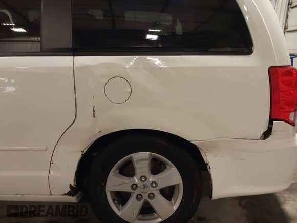 2013 Dodge Grand Caravan SE z VIN 2C4RDGBG4DR533818, wystawiony jako IAAI lot #41981195 z przebiegiem 166 658 mil mil oraz . Historia ofert i sprzedaży dostępna na DreamBid. Obrazek 6.