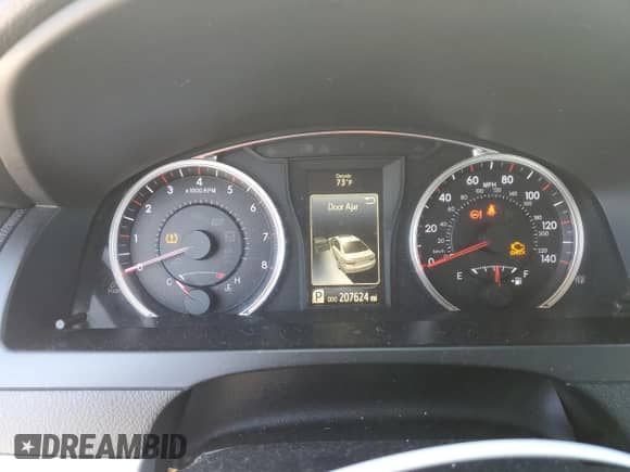 2016 Toyota Camry XLE with VIN 4T1BF1FK8GU133397, listed as a Copart auction lot 84888265 with 207,624 mi miles and Clean title. Bid and sale history available at DreamBid. Image 9.