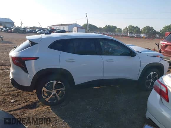 2025 Chevrolet Trax 1RS с VIN KL77LGEP8SC008043, выставлен на аукционе IAAI как лот 42922613 с пробегом 20 307 миль миль и . История ставок и продаж доступна на DreamBid. Изображение 14.