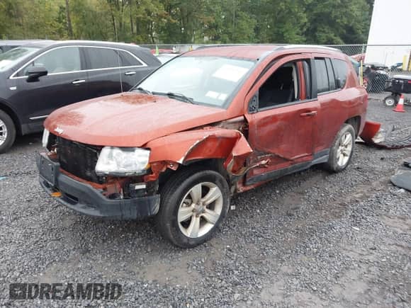 2012 Jeep Compass Sport z VIN 1C4NJDBB9CD675271, wystawiony jako IAAI lot #43279710 z przebiegiem 147 817 mil mil oraz . Historia ofert i sprzedaży dostępna na DreamBid. Obrazek 17.