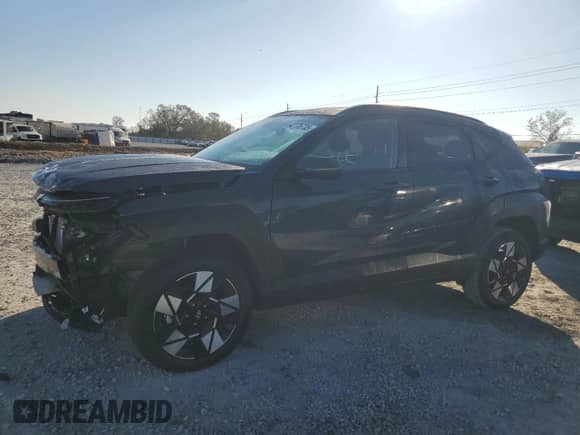 2025 Hyundai Kona SEL Convenience с VIN KM8HCCAB3SU217271, выставлен на аукционе Copart как лот 42776735 с пробегом 6 135 миль миль и Списание • Salvage title. История ставок и продаж доступна на DreamBid. Изображение 1.
