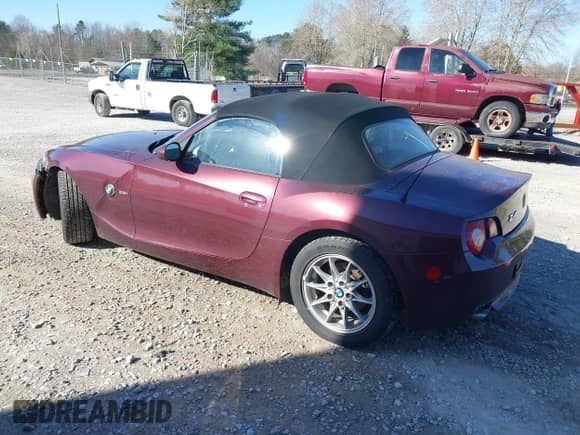 2005 BMW Z4 2.5i с VIN 4USBT33565LR70847, выставлен на аукционе IAAI как лот 41761019 с пробегом 129 341 миль миль и . История ставок и продаж доступна на DreamBid. Изображение 3.