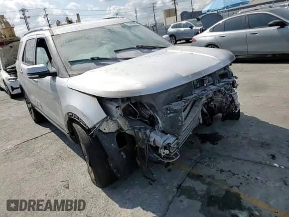 2019 Ford Explorer Limited z VIN 1FM5K7F83KGB11671, wystawiony jako Copart lot #72086205 z przebiegiem Nie podano mil oraz Szkoda całkowita • Salvage title. Historia ofert i sprzedaży dostępna na DreamBid. Obrazek 14.