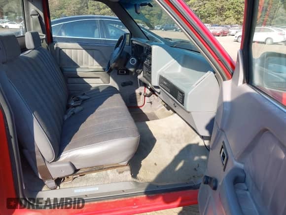 1994 Dodge Dakota z VIN 1B7FL26X5RW131503, wystawiony jako IAAI lot #43233339 z przebiegiem 158 704 mil mil oraz . Historia ofert i sprzedaży dostępna na DreamBid. Obrazek 5.