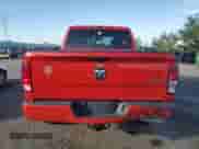 2019 Ram 1500 Express z VIN 1C6RR7KGXKS504537, wystawiony jako Copart lot #60721095 z przebiegiem 64 022 mil mil oraz Szkoda całkowita • Salvage title. Historia ofert i sprzedaży dostępna na DreamBid. Obrazek 6.