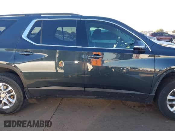 2020 Chevrolet Traverse LT Cloth z VIN 1GNERGKW4LJ328615, wystawiony jako IAAI lot #43565822 z przebiegiem 45 619 mil mil oraz . Historia ofert i sprzedaży dostępna na DreamBid. Obrazek 14.