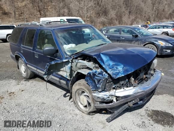 2000 Chevrolet Blazer LS with VIN 1GNDT13W3Y2372762, listed as a Copart auction lot 50689125 with 219,526 mi miles and Salvage title. Bid and sale history available at DreamBid. Image 4.