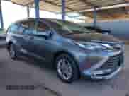 2023 Toyota Sienna Platinum z VIN 5TDESKFCXPS079150, wystawiony jako Copart lot #56069085 z przebiegiem 31 499 mil mil oraz Szkoda całkowita • Salvage title. Historia ofert i sprzedaży dostępna na DreamBid. Obrazek 4.