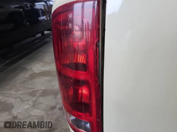 2006 Dodge 1500 SLT z VIN 1D7HU18256J189787, wystawiony jako IAAI lot #42282348 z przebiegiem 164 694 mil mil oraz . Historia ofert i sprzedaży dostępna na DreamBid. Obrazek 1.