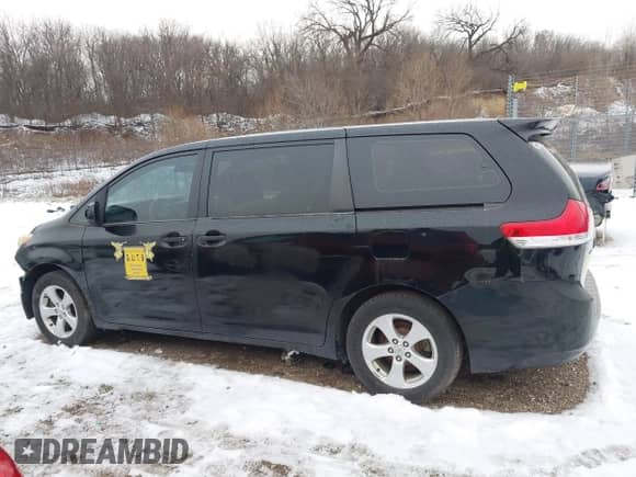 2012 Toyota Sienna с VIN 5TDKA3DC9CS012371, выставлен на аукционе IAAI как лот 40902392 с пробегом 284 276 миль миль и . История ставок и продаж доступна на DreamBid. Изображение 15.
