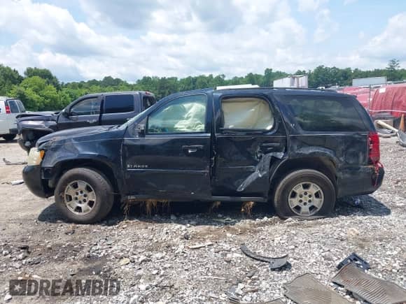 2008 Chevrolet Tahoe LTZ with VIN 1GNFC13048J151892, listed as a IAAI auction lot 42462533 with 260,529 mi miles and . Bid and sale history available at DreamBid. Image 14.