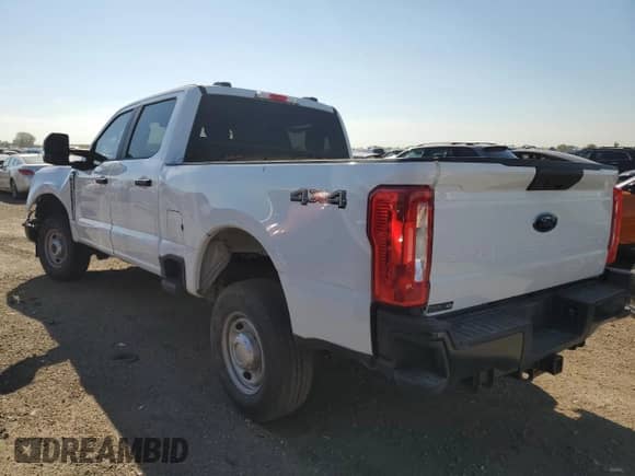 2023 Ford F-250 XL z VIN 1FT7W2BA1PEC51346, wystawiony jako Copart lot #80461105 z przebiegiem Nie podano mil oraz Szkoda całkowita • Salvage title. Historia ofert i sprzedaży dostępna na DreamBid. Obrazek 2.