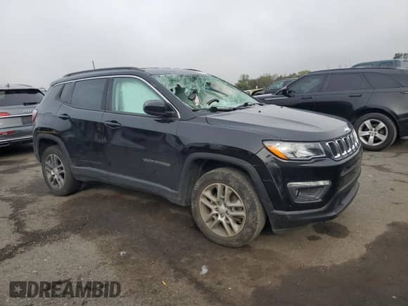 2020 Jeep Compass Latitude z VIN 3C4NJDBB4LT153870, wystawiony jako Copart lot #81761635 z przebiegiem Nie podano mil oraz Szkoda całkowita • Salvage title. Historia ofert i sprzedaży dostępna na DreamBid. Obrazek 4.