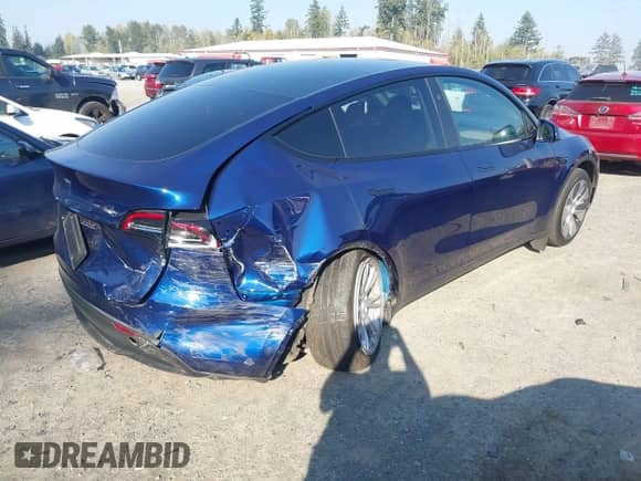 2023 Tesla Model Y Long Range with VIN 7SAYGDEE3PF957974, listed as a IAAI auction lot 43275987 with 20,712 mi miles and . Bid and sale history available at DreamBid. Image 4.