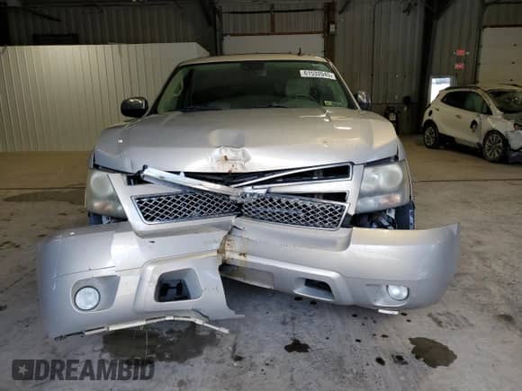 2009 Chevrolet Suburban LTZ с VIN 1GNFK36359J125453, выставлен на аукционе Copart как лот 61532045 с пробегом 221 375 миль миль и Списание • Salvage title. История ставок и продаж доступна на DreamBid. Изображение 5.
