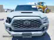 2020 Toyota Tacoma SR5 z VIN 3TMBZ5DN9LM027314, wystawiony jako IAAI lot #42258246 z przebiegiem 81 254 mil mil oraz . Historia ofert i sprzedaży dostępna na DreamBid. Obrazek 13.